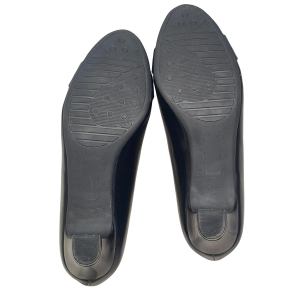 Heavenly Comfort Sz 8.5 Randi Pumps Low 1.5" Heel Cut-Out Vamp Black Faux Leathe - Picture 7 of 9